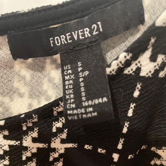 Cute black and white plaid shift dress - Picture 7 of 7